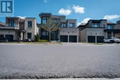 This Is A True Show Stopper With Roof Top Terrace** This Luxurious Home Is Just Steps Away From TheL...