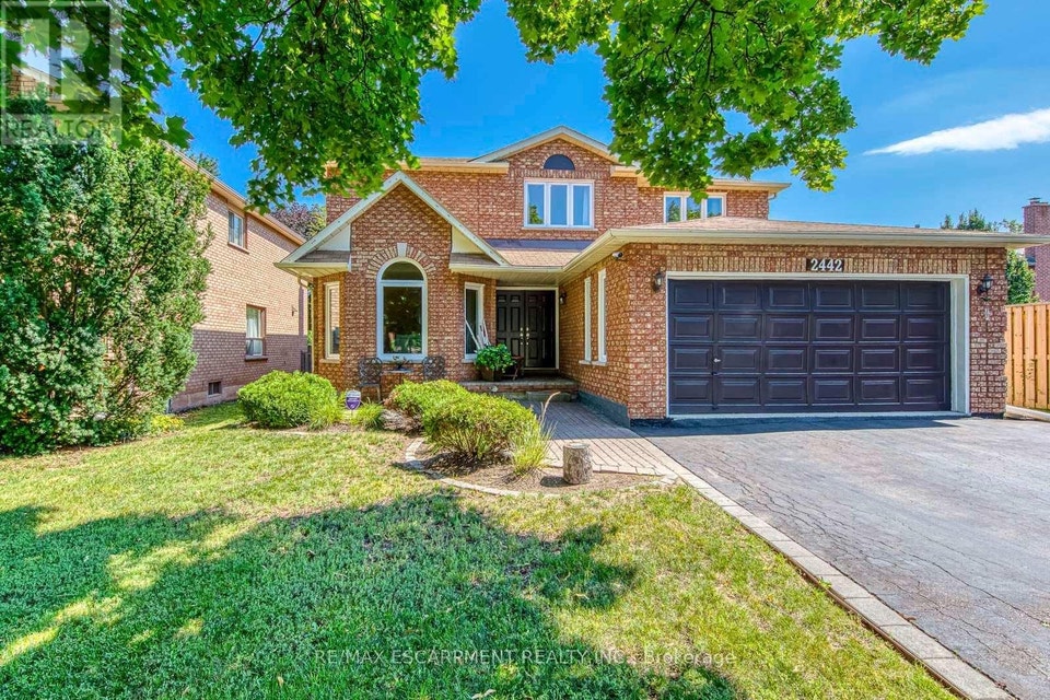 2442 Wynten Way Oakville (CV Clearview), Ontario, photo 2 of 40