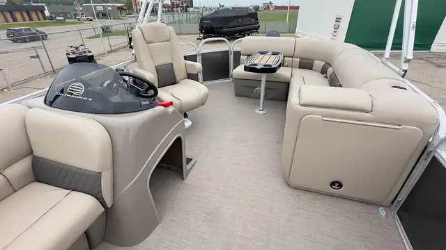 2020 Sun Tracker Party Barge 20 DLX -used pontoon boat in Powerboats & Motorboats in Prince Albert - Image 17