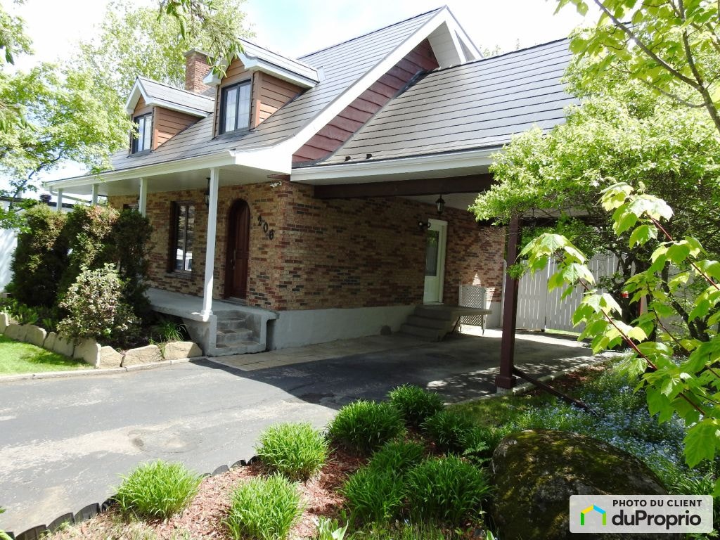 $599,000 - 2 Storey for sale in Chicoutimi (Chicoutimi) — photo 1