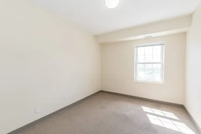 Student Rooms Available Steps From Laurier!! - Furnished Rooms!! in Room Rentals & Roommates in Kitchener / Waterloo - Image 11