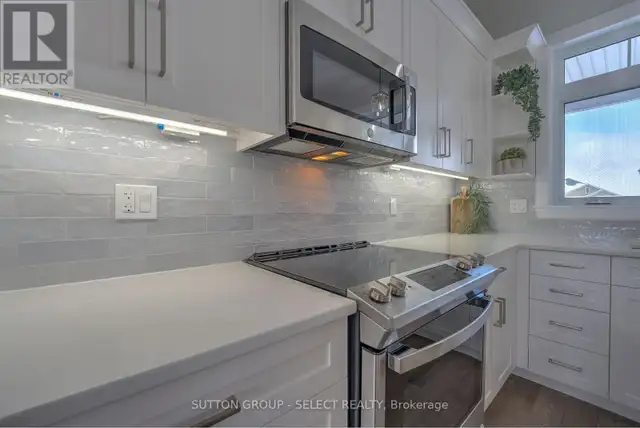 19 LOIS COURT Lambton Shores (Grand Bend), Ontario in Houses for Sale in Grand Bend - Image 8