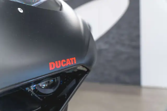 2025 Ducati Panigale V2 *BAS KMs!*553399213663856642