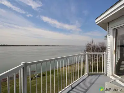 Magnifique condo à concept aire ouverte avec vue imprenable sur le fleuve - Plus de 2500 pi.car. pi....