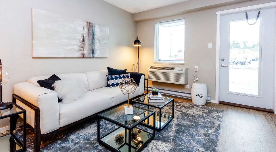 Pet-Friendly Three Bedroom Two Bath with In-suite Laundry for Re 3