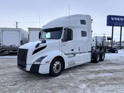 PREMIUM USED LONG-HAUL TRUCK WITH MANY OPTIONS + ADD ONS. PERFECT FOR TEAM DRIVERS. LOW KM PREMIUM F...
