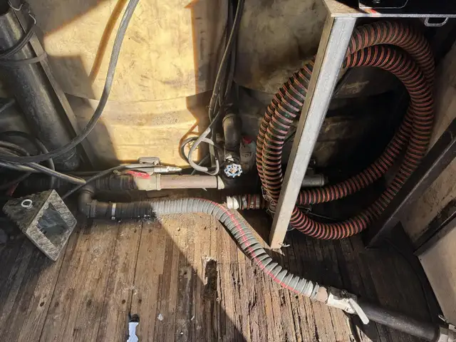 2005 PETERBILT 335 in Heavy Trucks in Saskatoon - Image 29