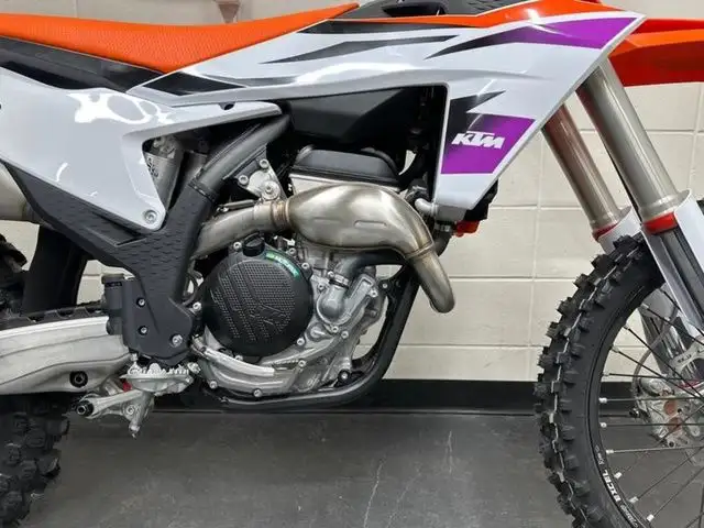 2024 KTM 250 SX-F in Dirt Bikes & Motocross in Calgary - Image 4