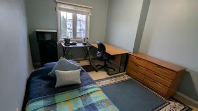 A fully furnished, large, and bright room for rent Richmond Hill