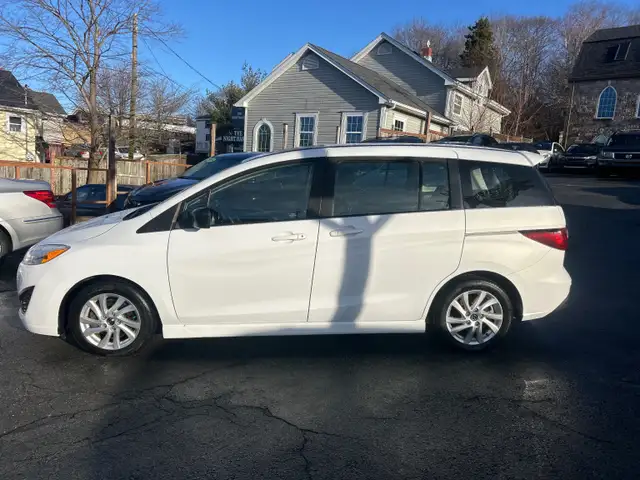 2016 Mazda 5 GS 6 Passenger, Easy on Fuel in Cars & Trucks in Dartmouth - Image 9