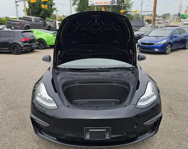 This Sedan/Saloon powered by a Electric engine.SPECIFICATIONS:5579283232103014420