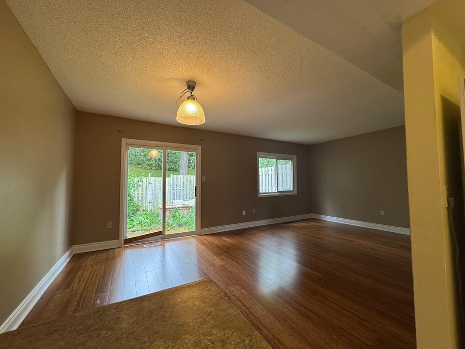 Great-Sized 3 Bedroom Townhome in Victoria Hills! (Unit 23) 4