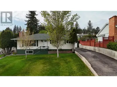 Highly desirable Johnson Street! This fantastic family home boasts a bright and spacious three-bedro...