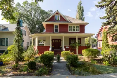 Welcome to 10828 125 St in Westmount More info and pics at www.10828-125st.com This stunning Westmou...