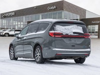 2021 Chrysler Pacifica Hybrid Pinnacle | Plug-In | Loaded | 2WD The 2021 Chrysler Pacifica Hybrid Pi... (image 5)