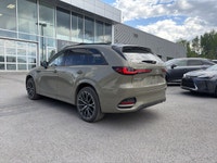 Le Mazda CX-70 Premium 2025 est un VUS intermédiaire haut de gamme qui se démarque par son design él... (image 9)