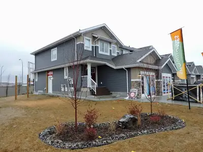 Manning Village 3 Bed 2.5 Bath Edmonton North For Rent