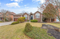 THIS STUNNING 2000 + SQ. FT. BUNGALOW IN OAKHILL, ANCASTER!!