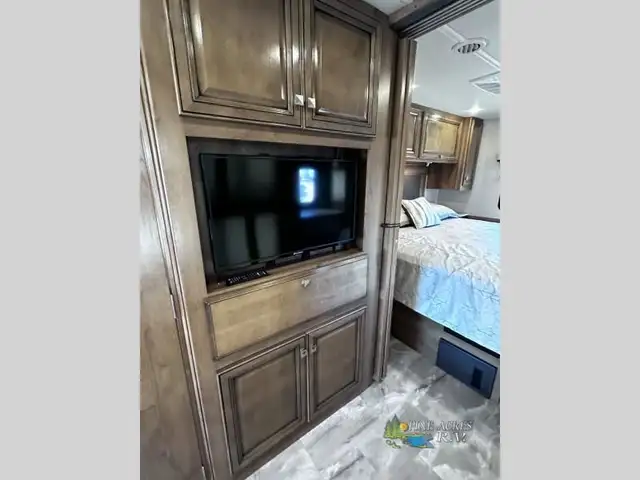 2021 Holiday Rambler Admiral 34J only 13 Milles in RVs & Motorhomes in Moncton - Image 43