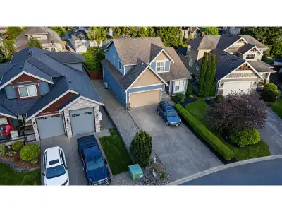 A bungalow rancher with loft that gives you space in all the right places. Upstairs offers 3 bedroom...