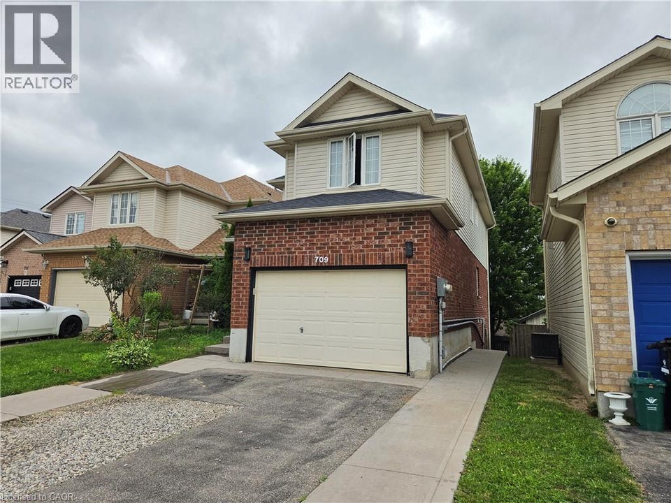 709 WINDFLOWER Crescent Kitchener, Ontario 2