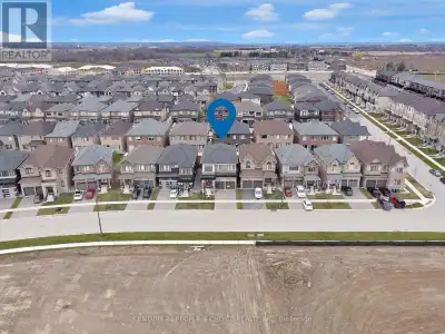 Welcome to 10 Tweedhill Ave 5 Bedrooms detached home comes with 4 washrooms built by Yorkwood Homes...