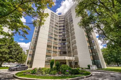 Three bedroom condo for sale 2 bathroom 1 parking. Contact me for more information and pictures. Ser...