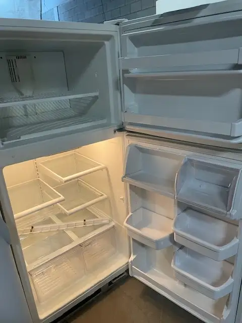Whirlpool Standard 30" White Refrigerator583744903164078081