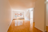 Akelius one bedroom apartment for rent. Located near Av. Wilderton in the Notre-Dame-De-Grace neighb... (image 8)
