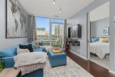 Month-to-Month Rental at Fort York Blvd, Toronto Experience the best of Toronto living at Fort York...