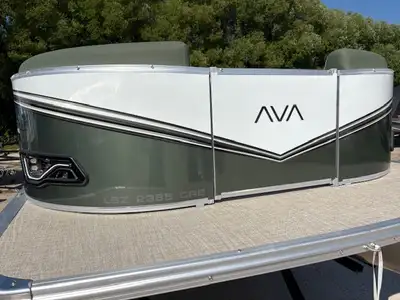 COMES WITH MERCURY 115HP AND YACHTCLUB TRAILER, SAGE METALLIC AND WHITE FLAKE METALLIC WALLS, PLATIM...
