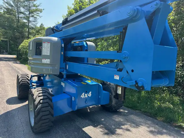 2014 Genie Z60 Diesel Articulating Boom Fully Serviced in Heavy Equipment in Hamilton - Image 24