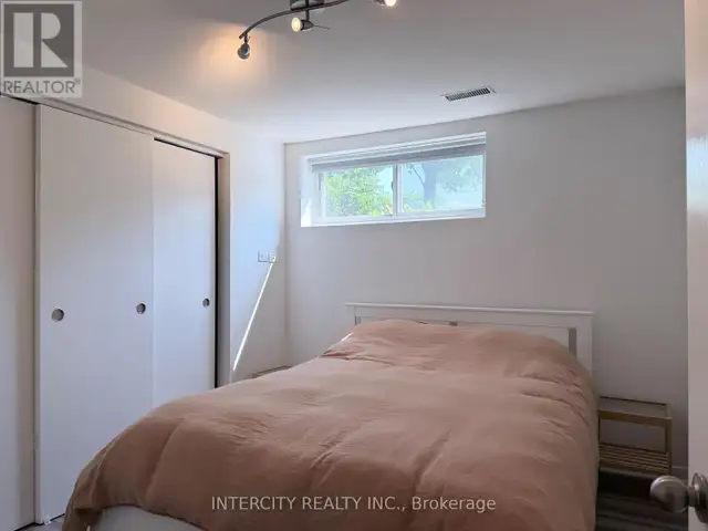 36 STRATHBURN BOULEVARD Toronto (Humberlea-Pelmo Park), Ontario in Long Term Rentals in City of Toronto - Image 13