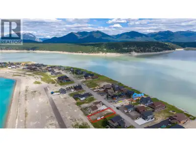 Looking for a ready-to-build, flat, freehold lot on Lake Koocanusa? Lot 108 Koocanusa Lake Drive off...
