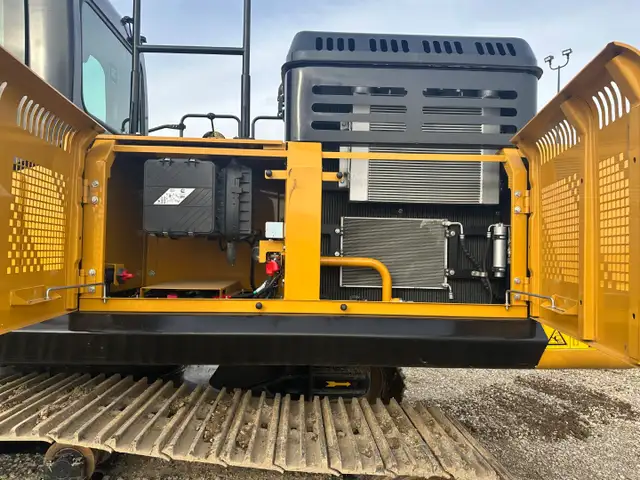 2023 SANY SY365C LC - 895 Hrs - Warranty, Choice of Bucket in Heavy Equipment in Lethbridge - Image 15