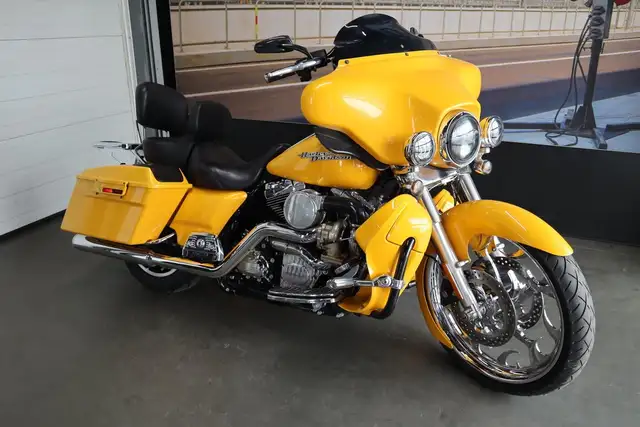2013 Harley-Davidson FLHX - Street Glide in Sport Touring in Strathcona County - Image 3