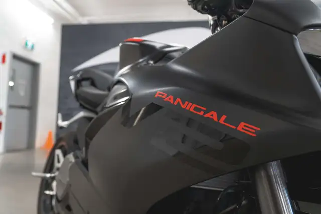 2025 Ducati Panigale V2 *BAS KMs!*5533992136638566427