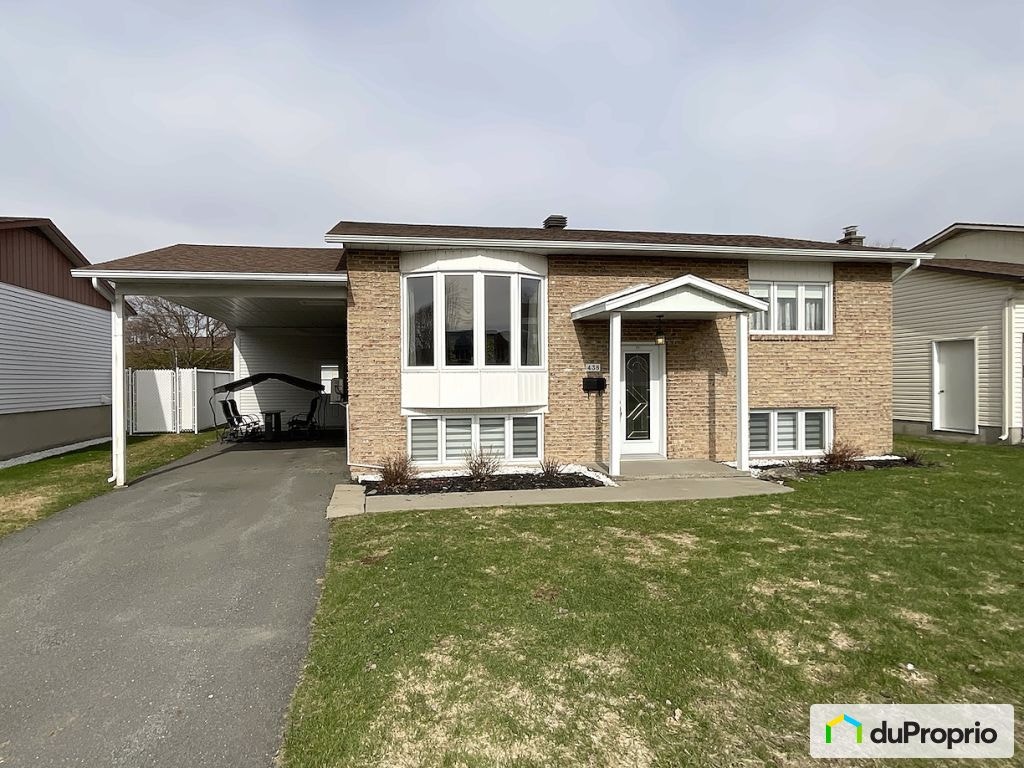 $469,000 - Bungalow for sale in Granby — photo 1