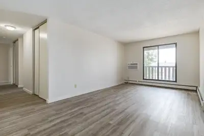 Modern Apartments with Air Conditioning - Clover Meadows - Apart