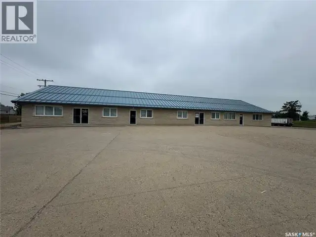 102 Sims AVENUE Weyburn, Saskatchewan in Commercial & Office Space for Sale in Regina - Image 6
