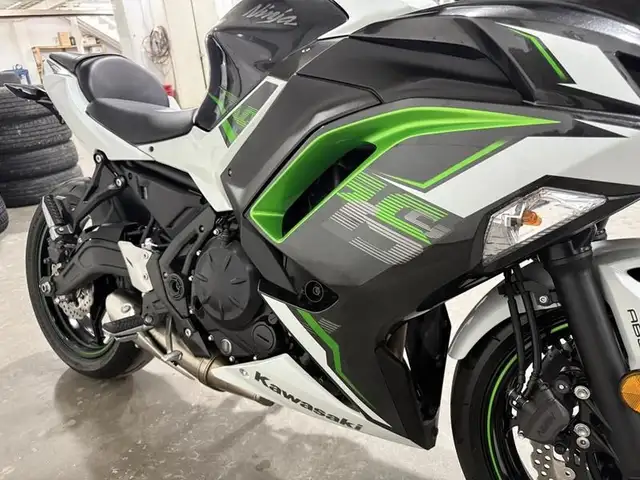 2022 Kawasaki Ninja 650 Pearl Robotic White in Sport Bikes in St. Albert - Image 9