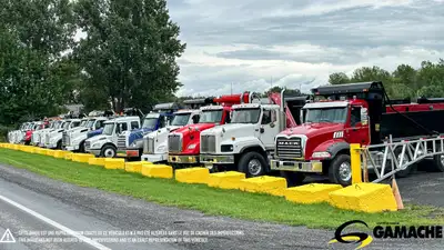 Heavy truck / Camion lourd - # STOCK: PUB-245 2023 DOMPEURS / DUMP TRUCKS 10/12 ROUES LES VÉHICULES...