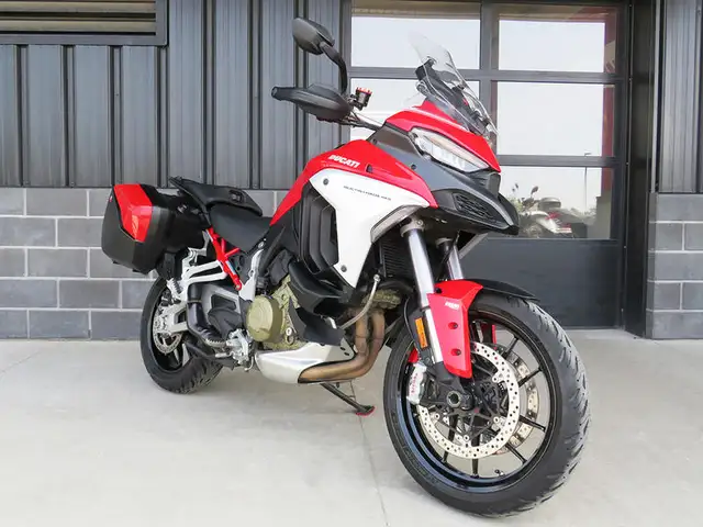 2022 Ducati Multistrada V4S Ducati Red / Forged Wheels in Sport Bikes in Cambridge - Image 2