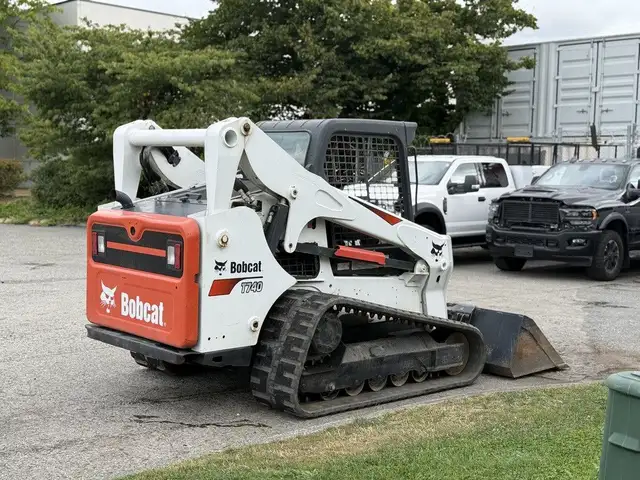 2017 Bobcat T740 Skid Loader in Heavy Trucks in Regina - Image 12
