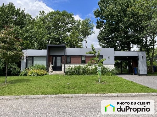 $662,500 - Bungalow for sale in Ste-Foy — photo 1