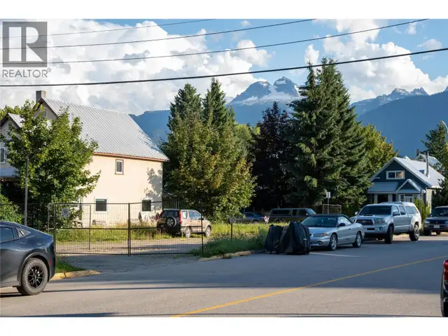 200 Third Street E Revelstoke, British Columbia in Land for Sale in Revelstoke - Image 5