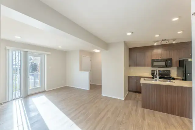 Townhomes with in Suite Laundry - Sagecourt - House for Rent Str in Long Term Rentals in Calgary - Image 2