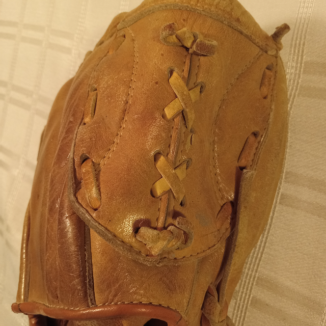 Vintage Dean Chance Youth Baseball Glove / Mitt  Trio Hollander in Baseball & Softball in Belleville - Image 5