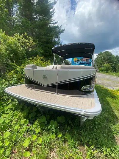 For Sale: 2023 Legend Q-Series Cottage Sport - Your Ultimate Cottage Pontoon Are you searching for t...