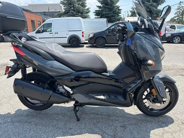 2022 Yamaha XMAX ~ YAMAHA XMAX ~ 300CC ~ COOL SCOOT ~ LOW KMS ~ in Street, Cruisers & Choppers in City of Toronto - Image 2